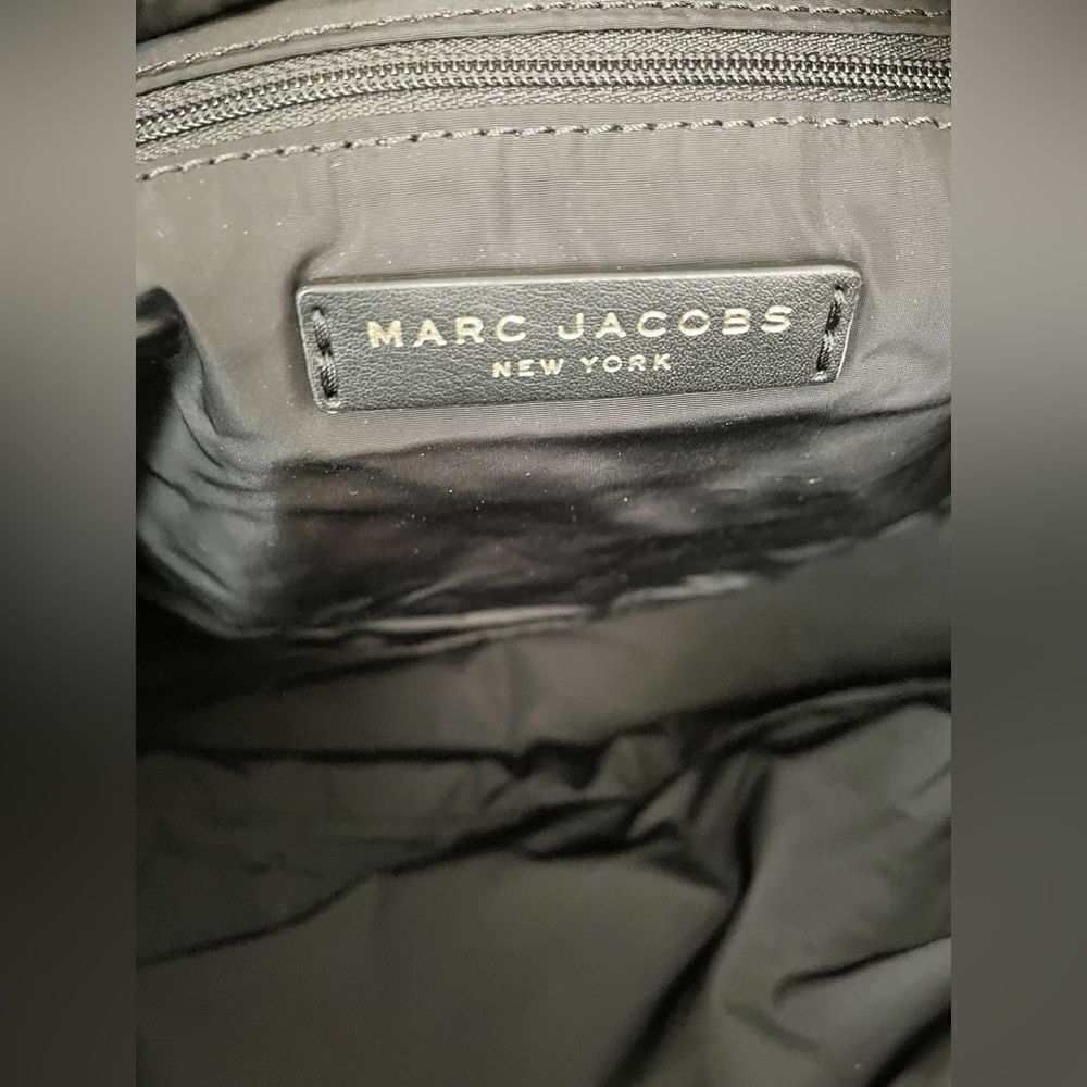Marc Jacobs quilted puffer Travel Bag with guitar crossbody strap in black - Picture 9 of 16
